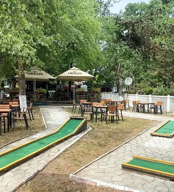 mini golf Bucuresti - minigolf-cafe.ro